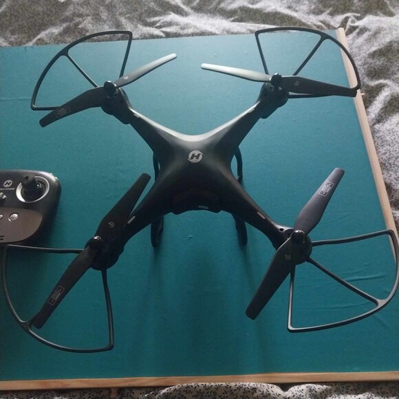 Holy Stone 2K HS100G GPS Drone - Picture 2 of 9